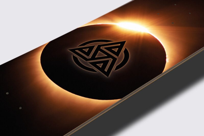 Eclipse Deleitte Skateboard - Image 2